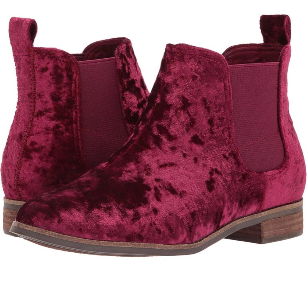 TOMS Velvet Ella Chelsea Boot in Red. Size 7.5.